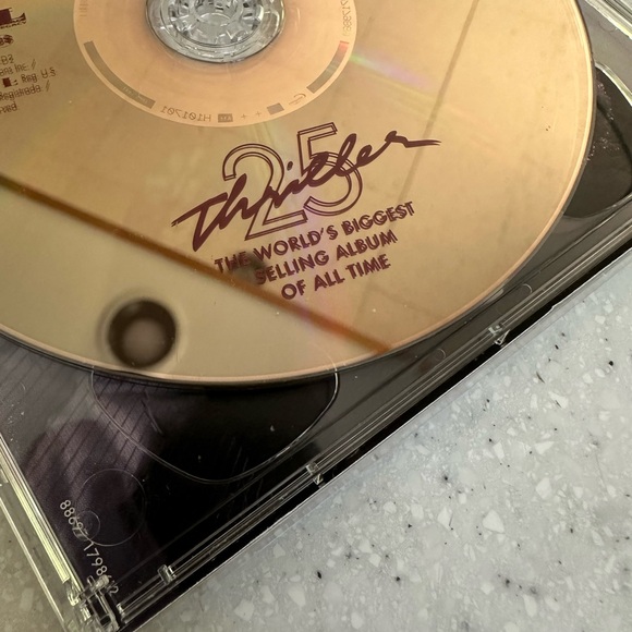 Michael Jackson Thriller 25th Anniversary CD & DVD Collection! - Picture 10 of 13